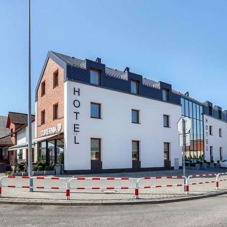Hotel Antek Zlinice エクステリア 写真