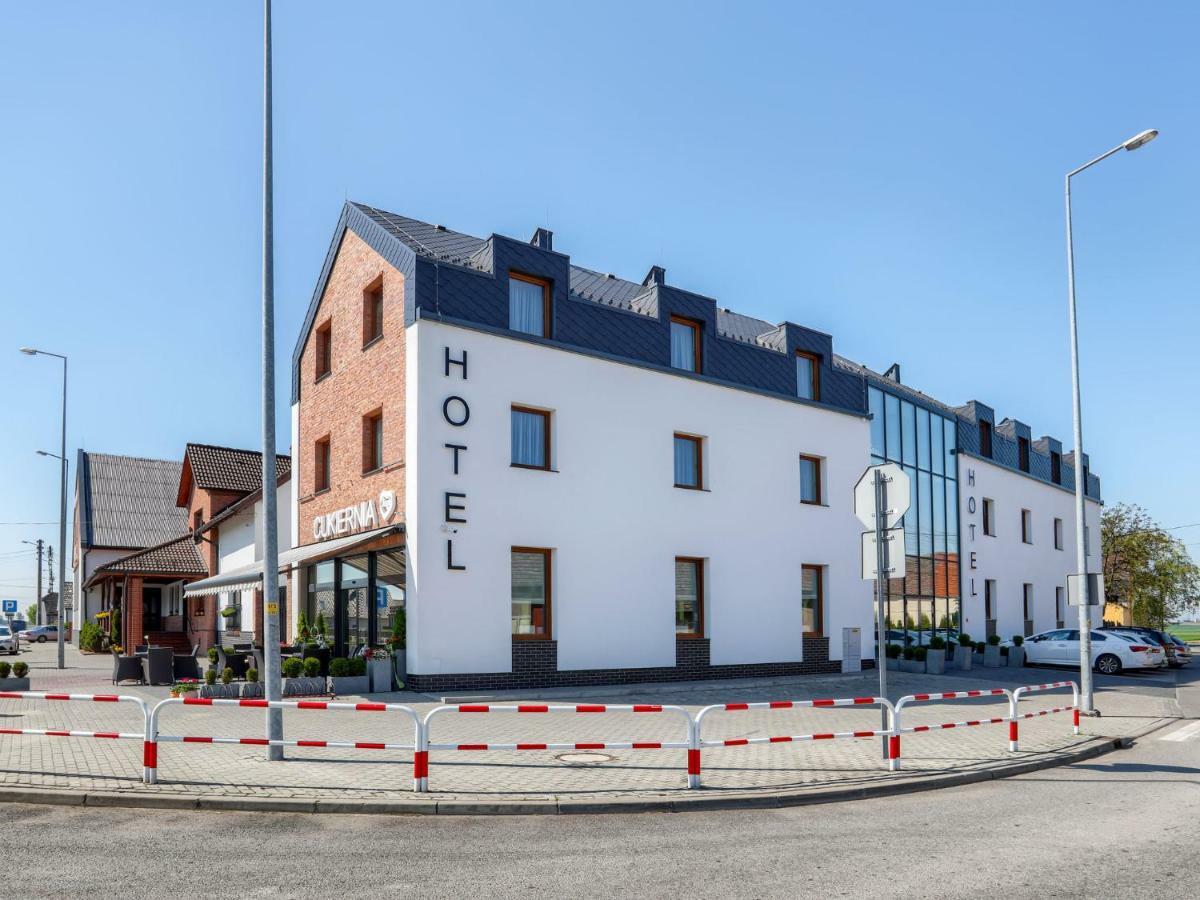 Hotel Antek Zlinice エクステリア 写真