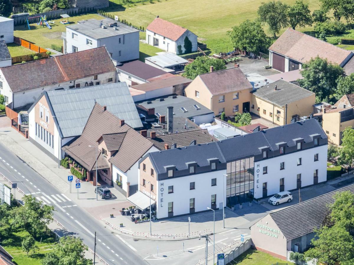 Hotel Antek Zlinice エクステリア 写真