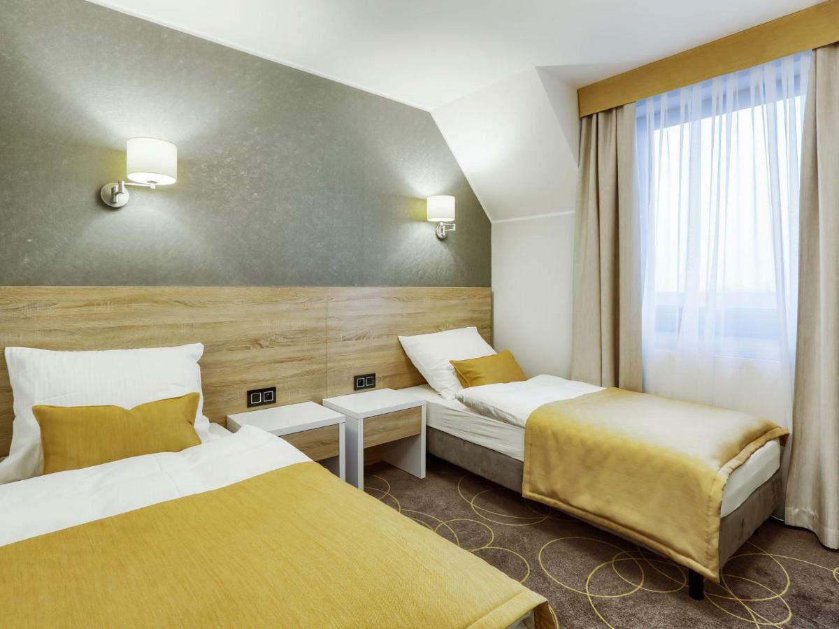Hotel Antek Zlinice エクステリア 写真