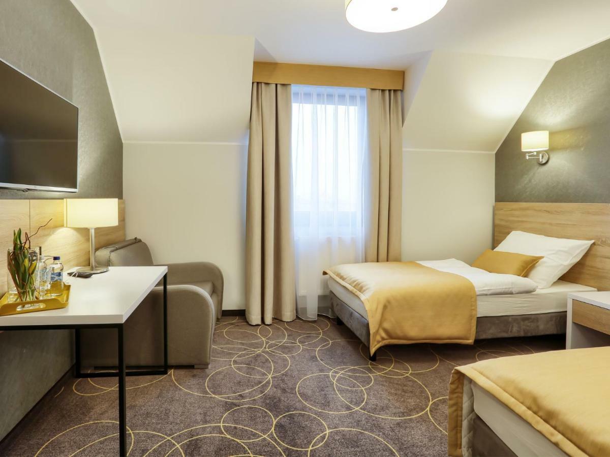Hotel Antek Zlinice エクステリア 写真