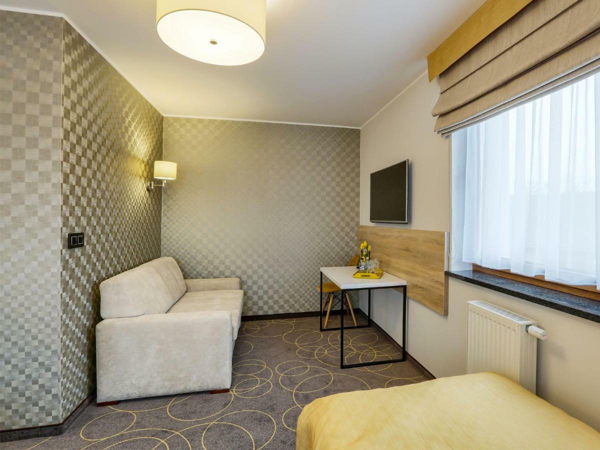 Hotel Antek Zlinice エクステリア 写真
