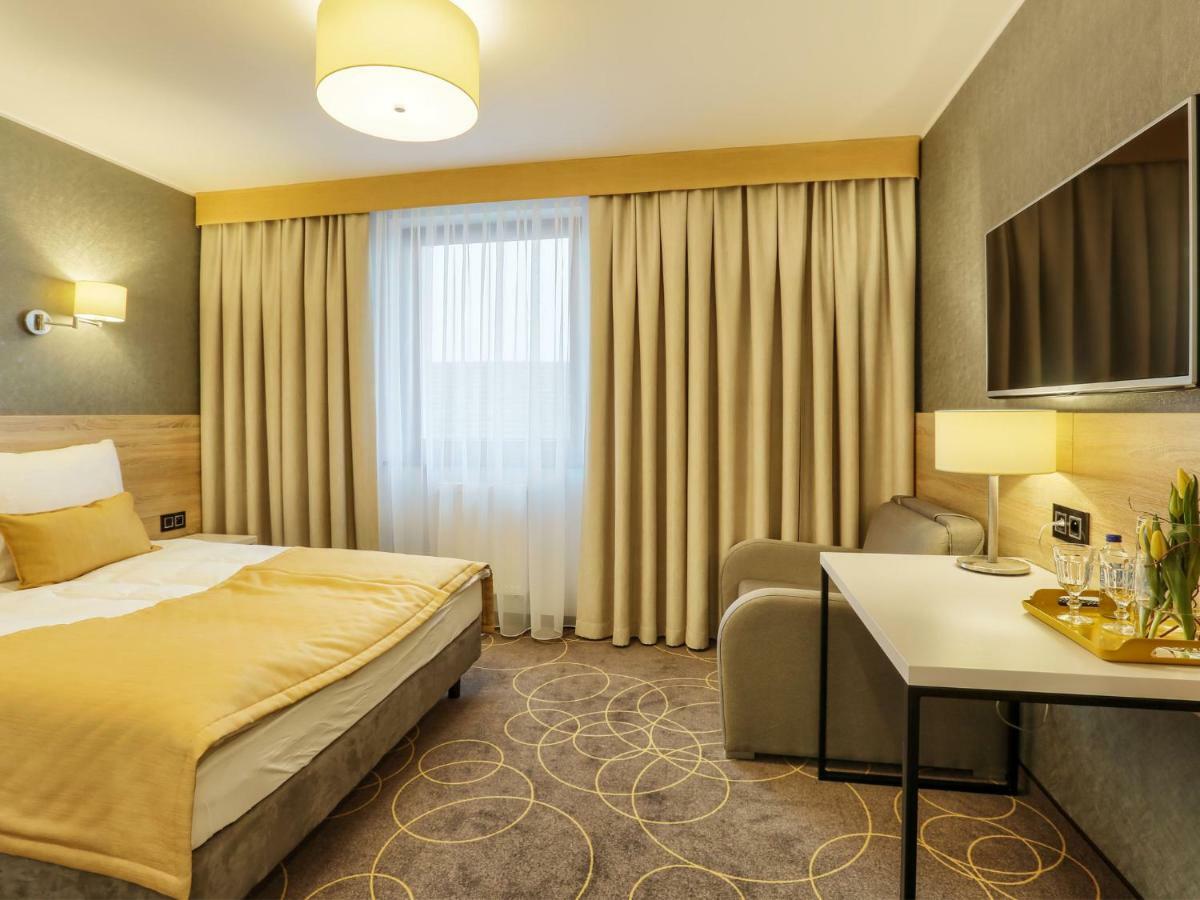Hotel Antek Zlinice エクステリア 写真