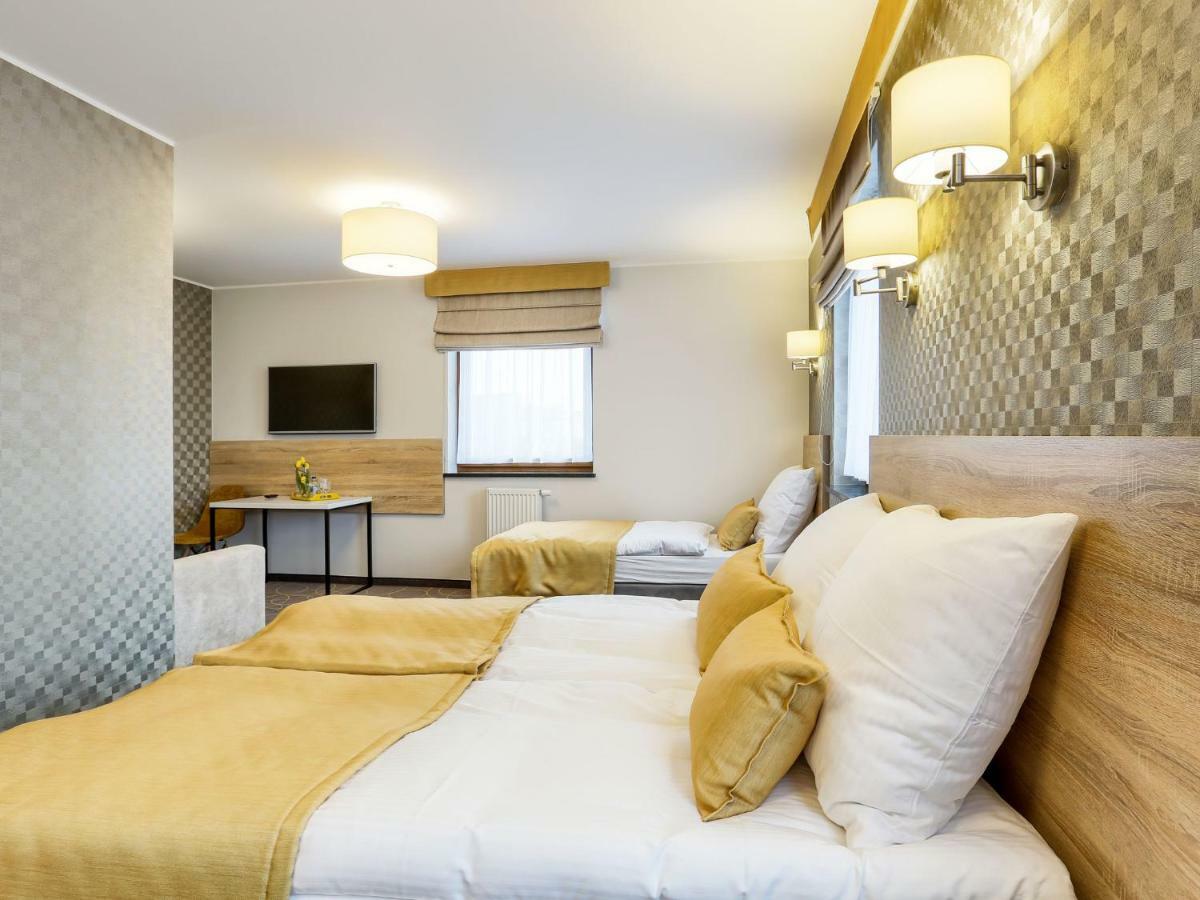 Hotel Antek Zlinice エクステリア 写真