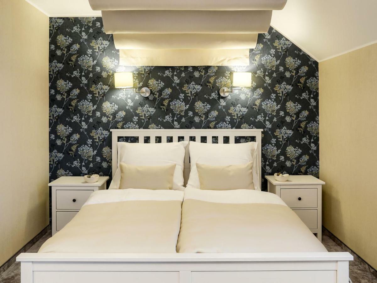 Hotel Antek Zlinice エクステリア 写真