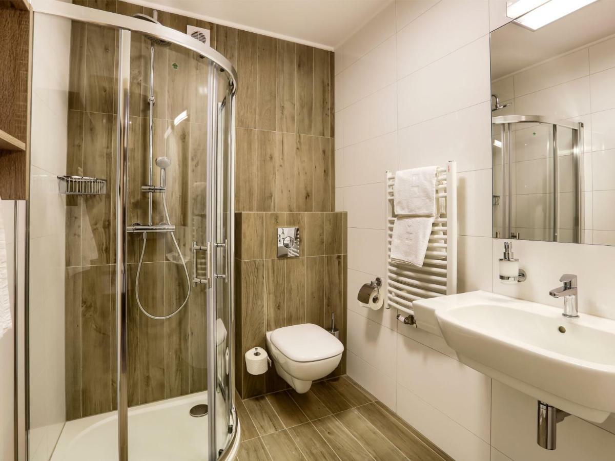 Hotel Antek Zlinice エクステリア 写真