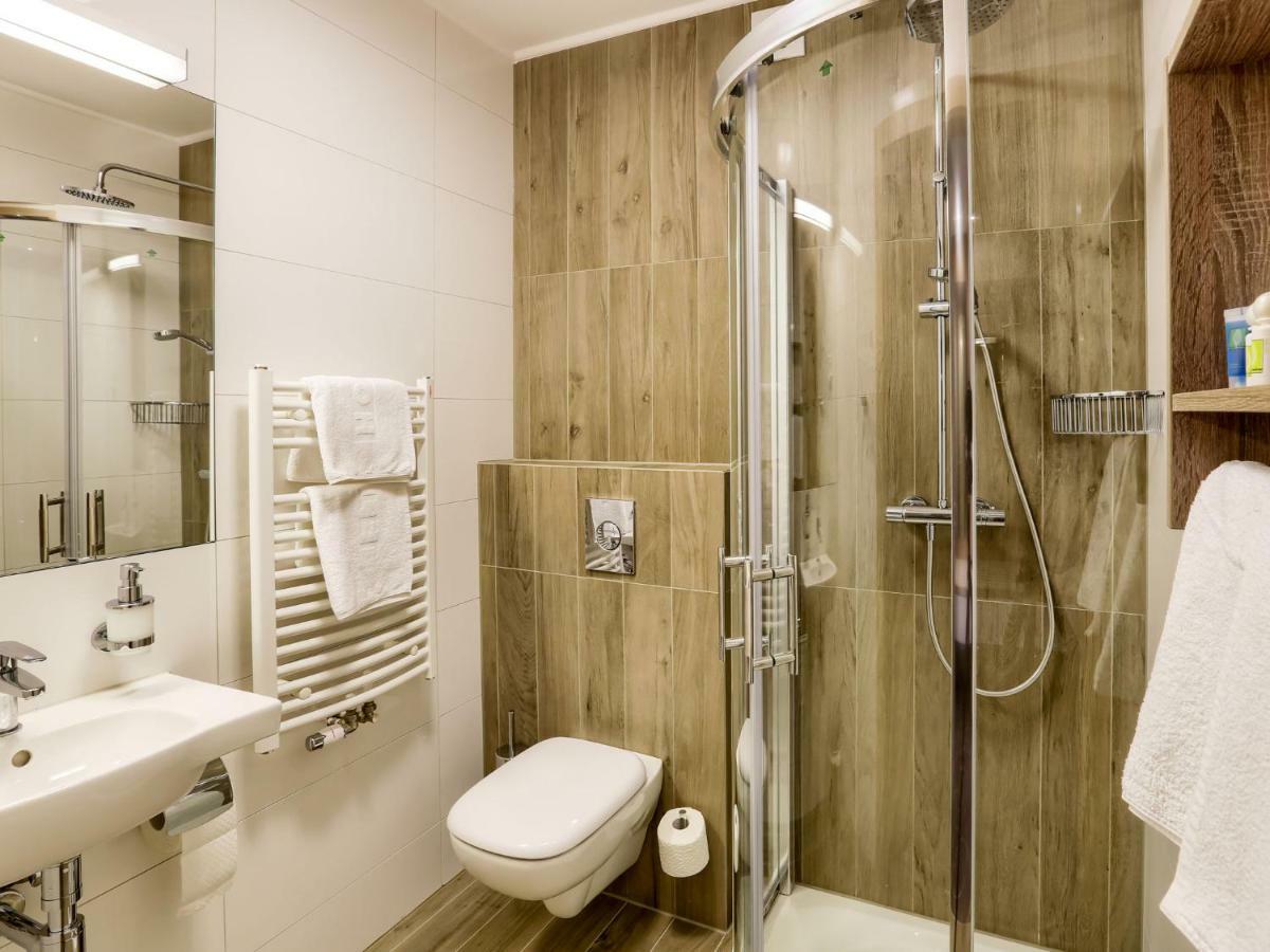 Hotel Antek Zlinice エクステリア 写真